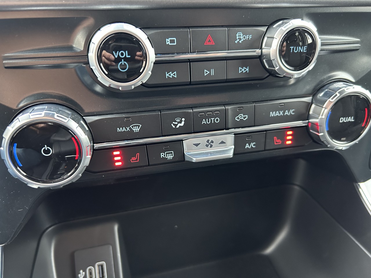 2025 Ford F-150 XLT Main Image