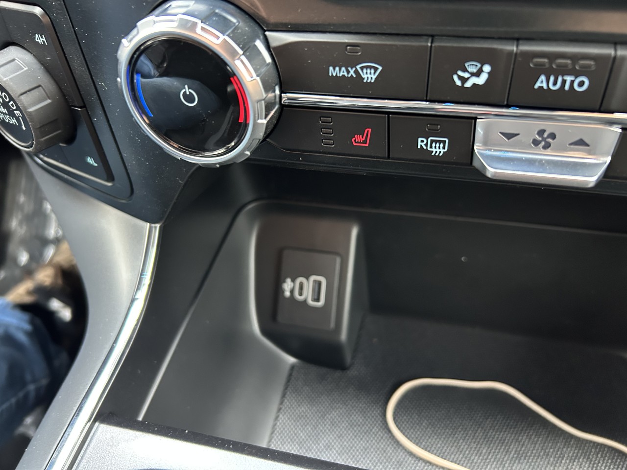 2025 Ford F-150 XLT Main Image