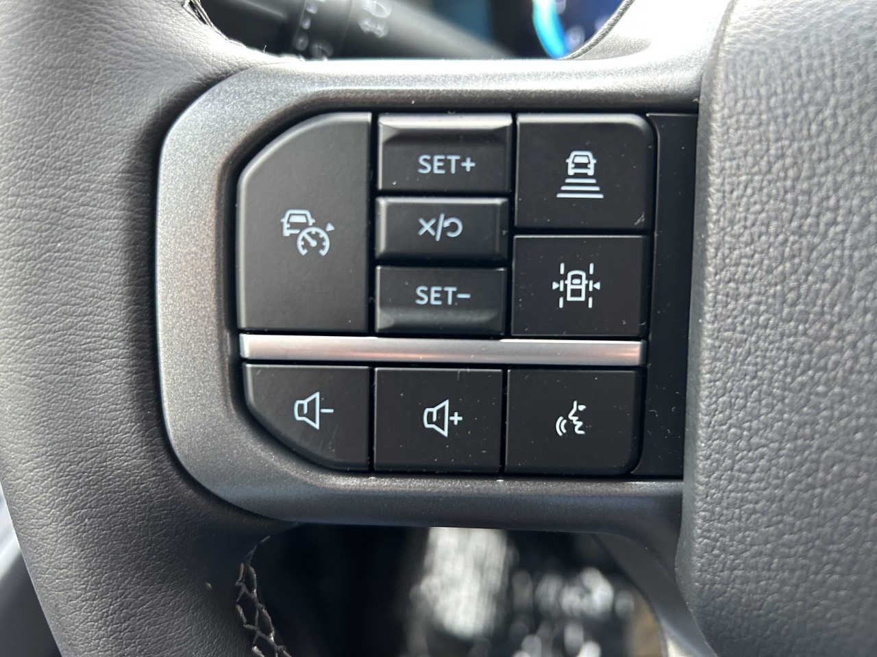 2025 Ford F-150 XLT Main Image