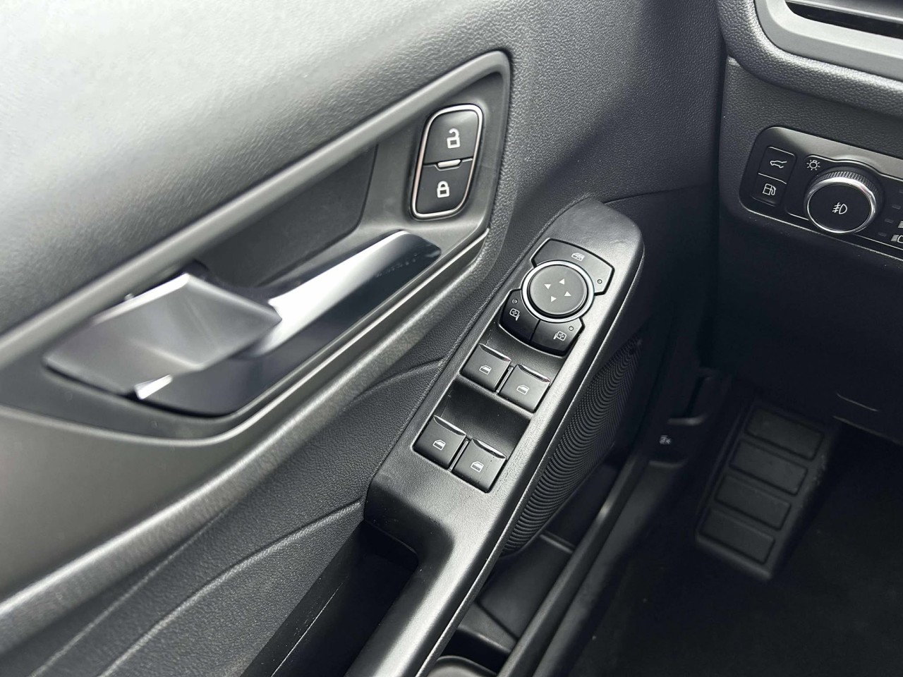 2025 Ford Escape PHEV Main Image