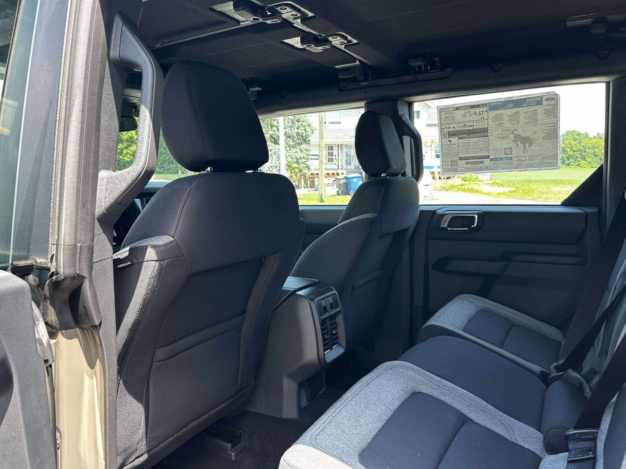 2025 Ford Bronco Base Main Image