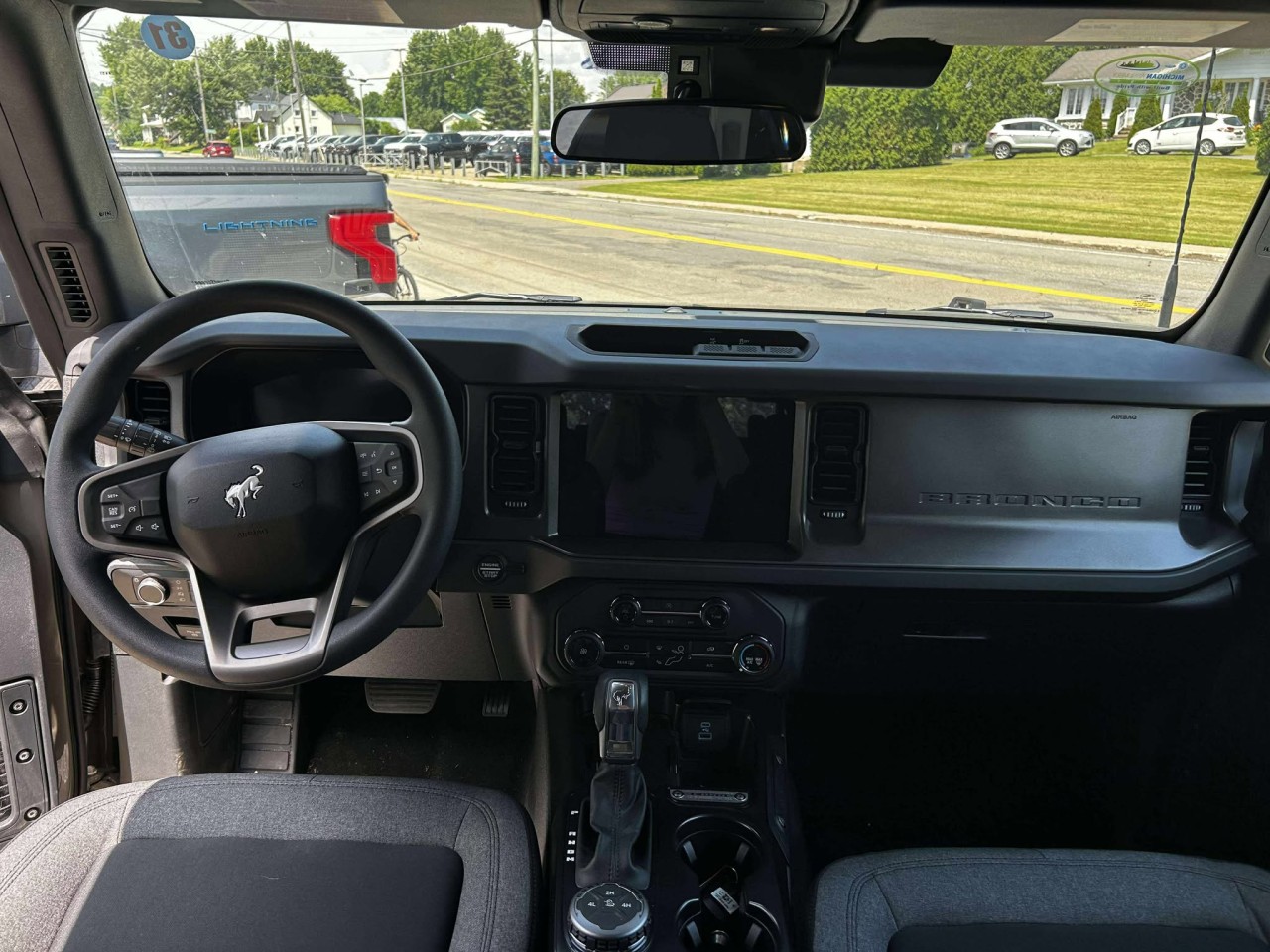 2025 Ford Bronco Base Main Image