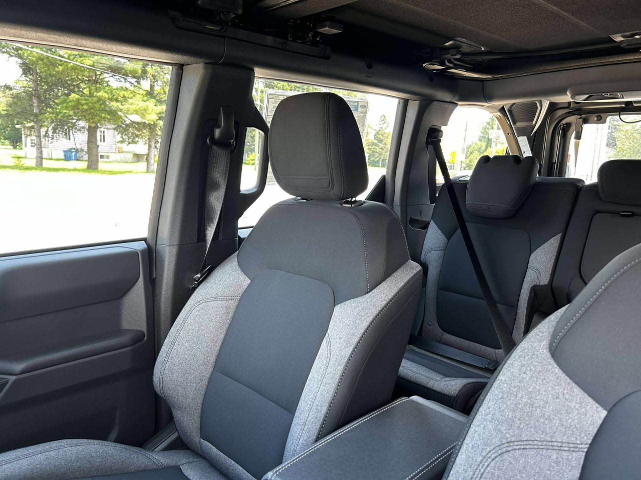 2025 Ford Bronco Base Main Image