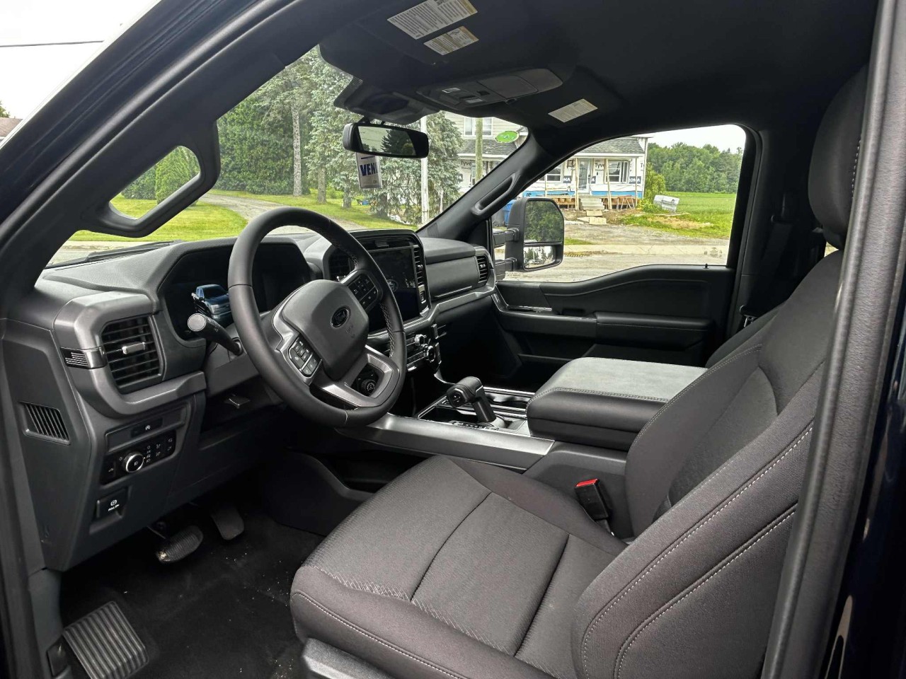2025 Ford F-150 XLT Main Image
