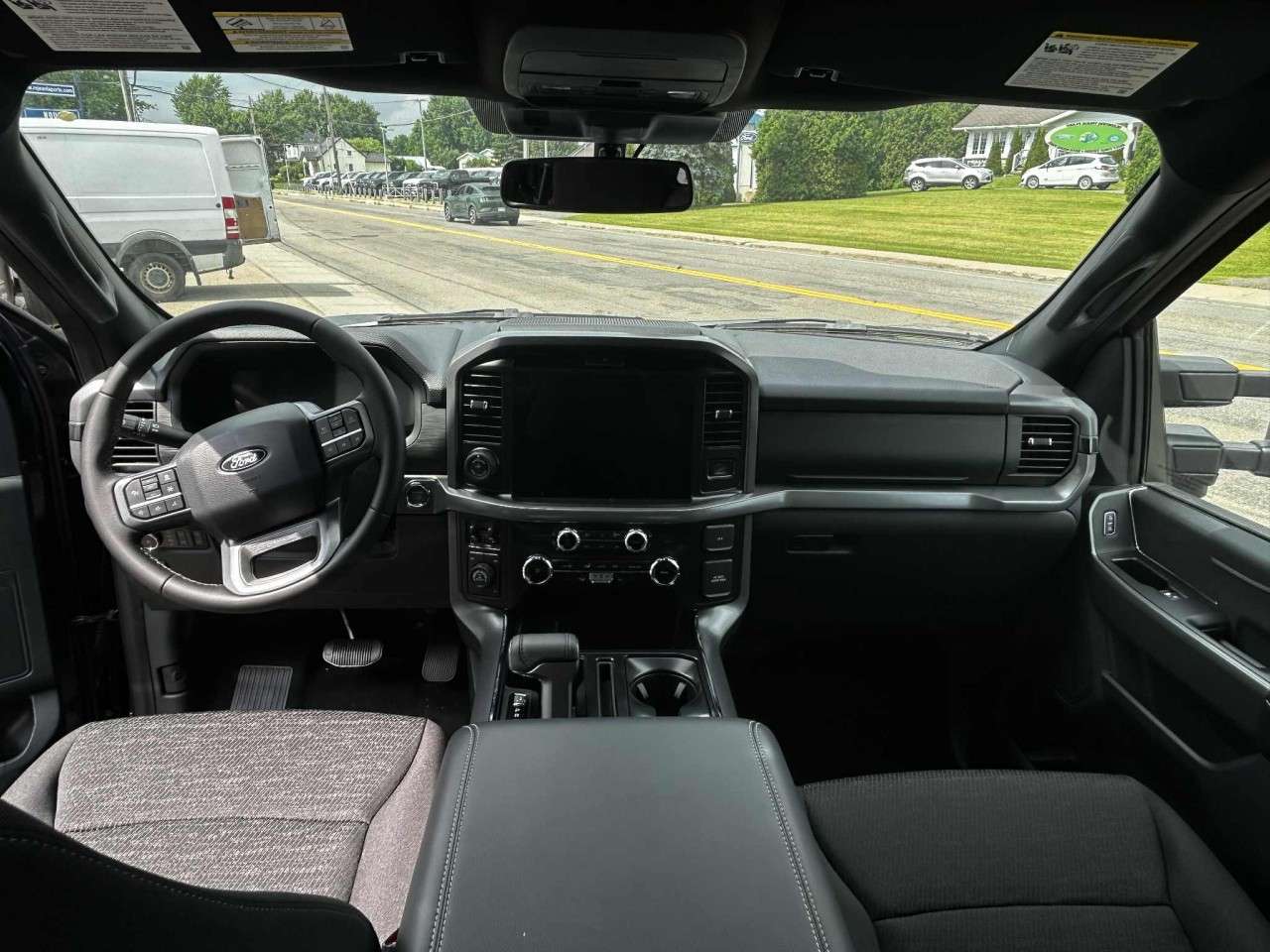 2025 Ford F-150 XLT Main Image