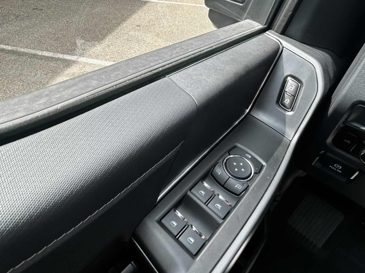 2025 Ford F-150 XLT Main Image