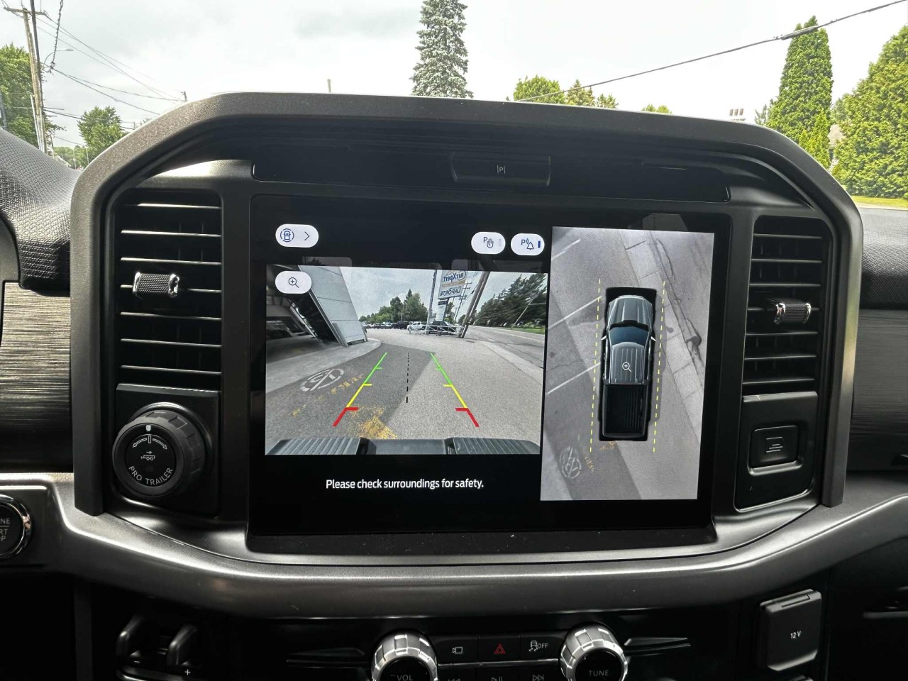 2025 Ford F-150 XLT Main Image