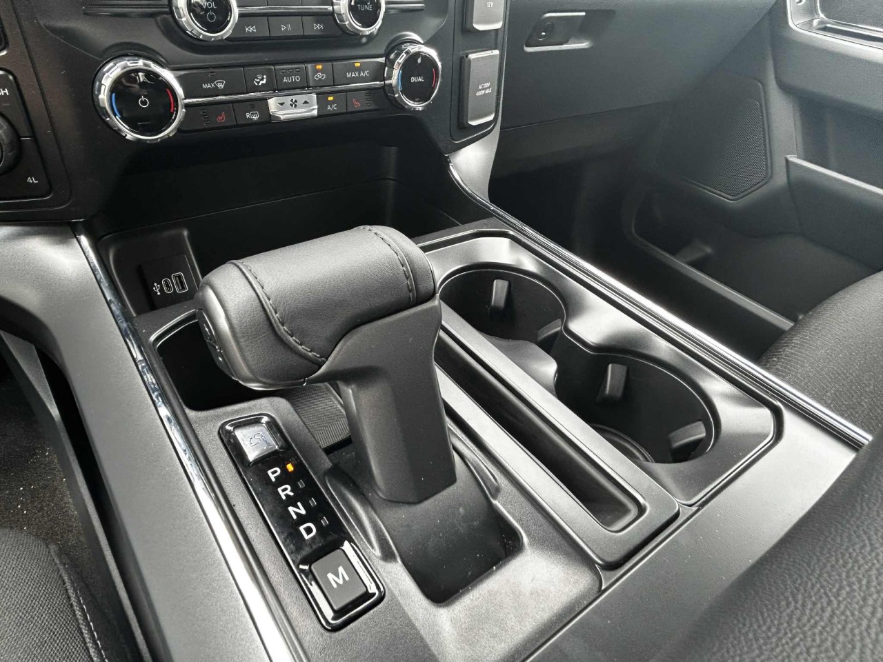 2025 Ford F-150 XLT Main Image