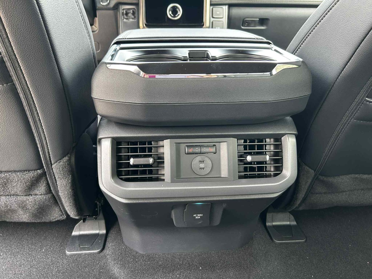 2025 Ford F-150 Lightning LARIAT Main Image
