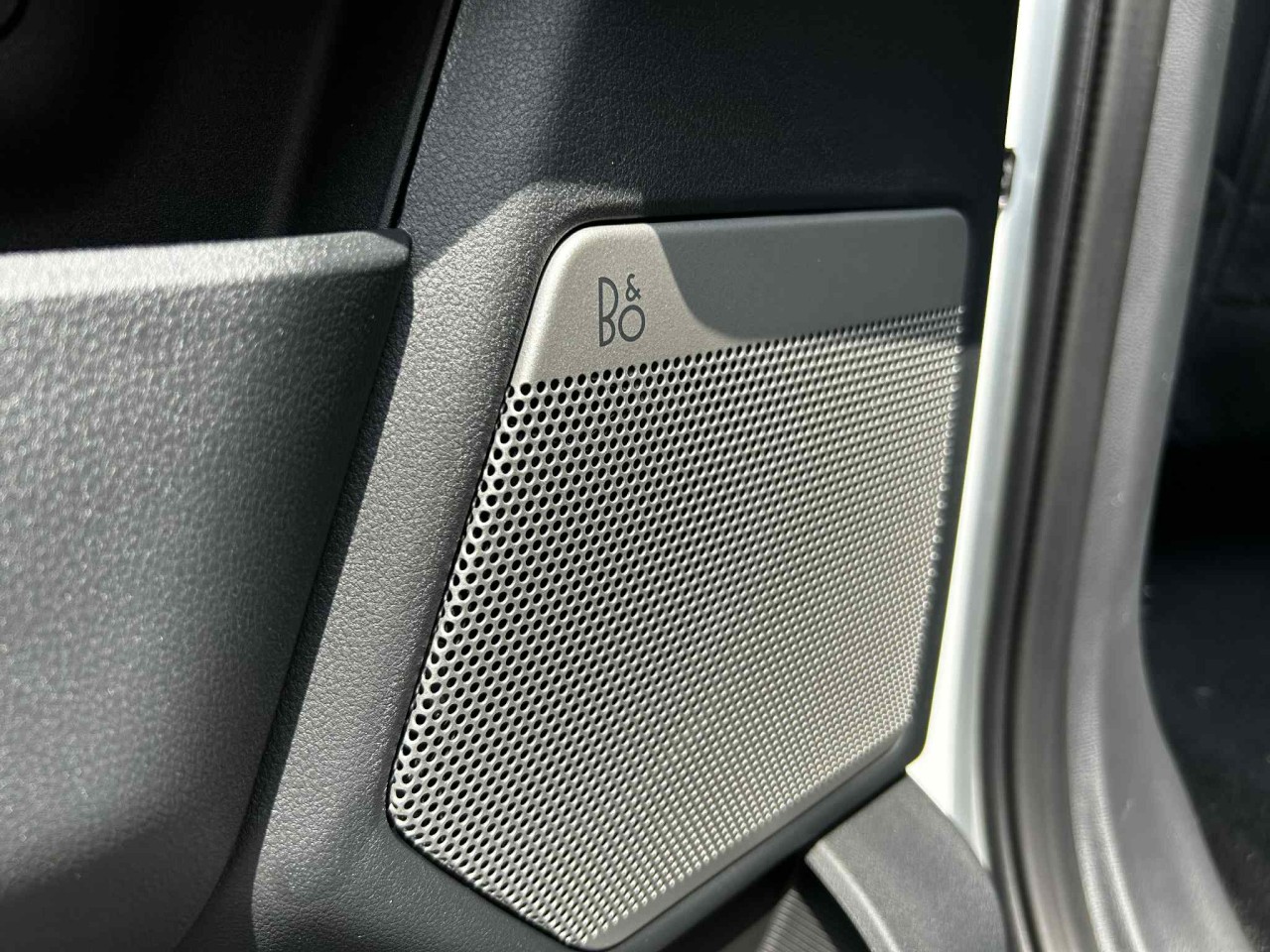 2025 Ford F-150 Lightning LARIAT Main Image