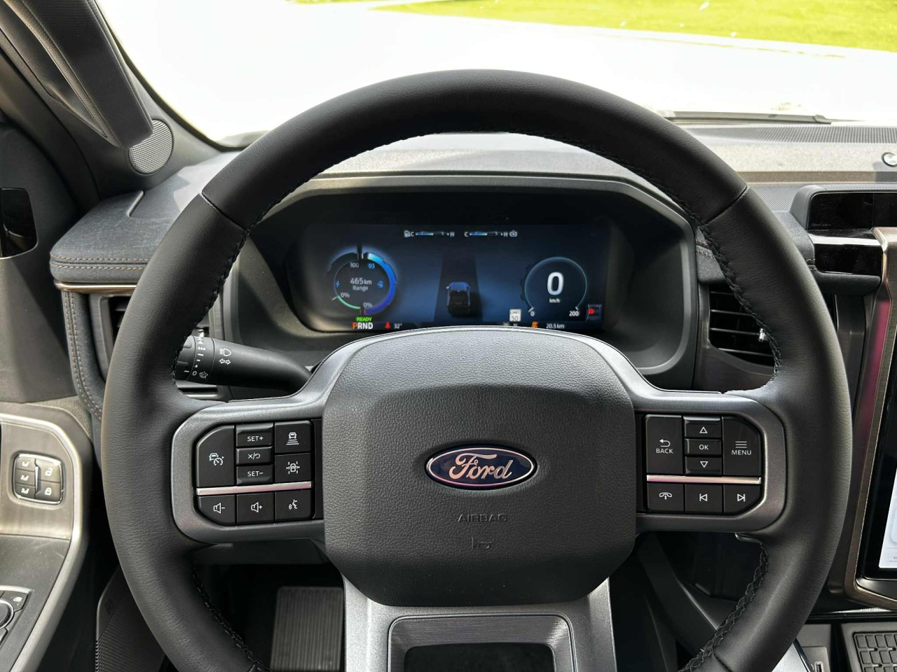 2025 Ford F-150 Lightning LARIAT Main Image