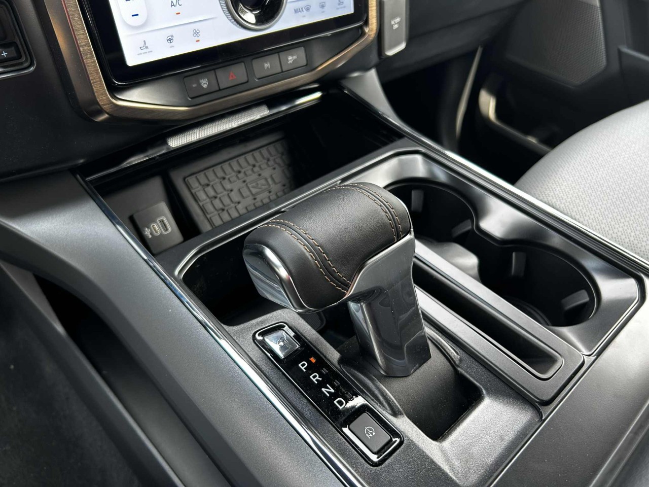 2025 Ford F-150 Lightning LARIAT Main Image
