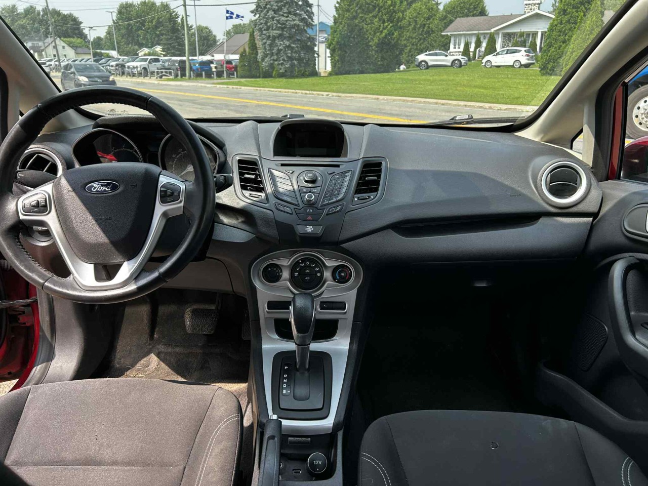 2015 Ford Fiesta SE Main Image