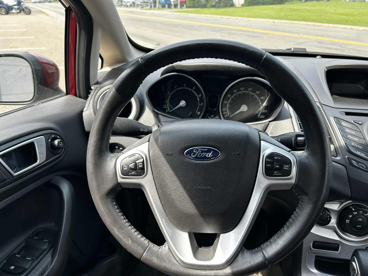 2015 Ford Fiesta SE Main Image