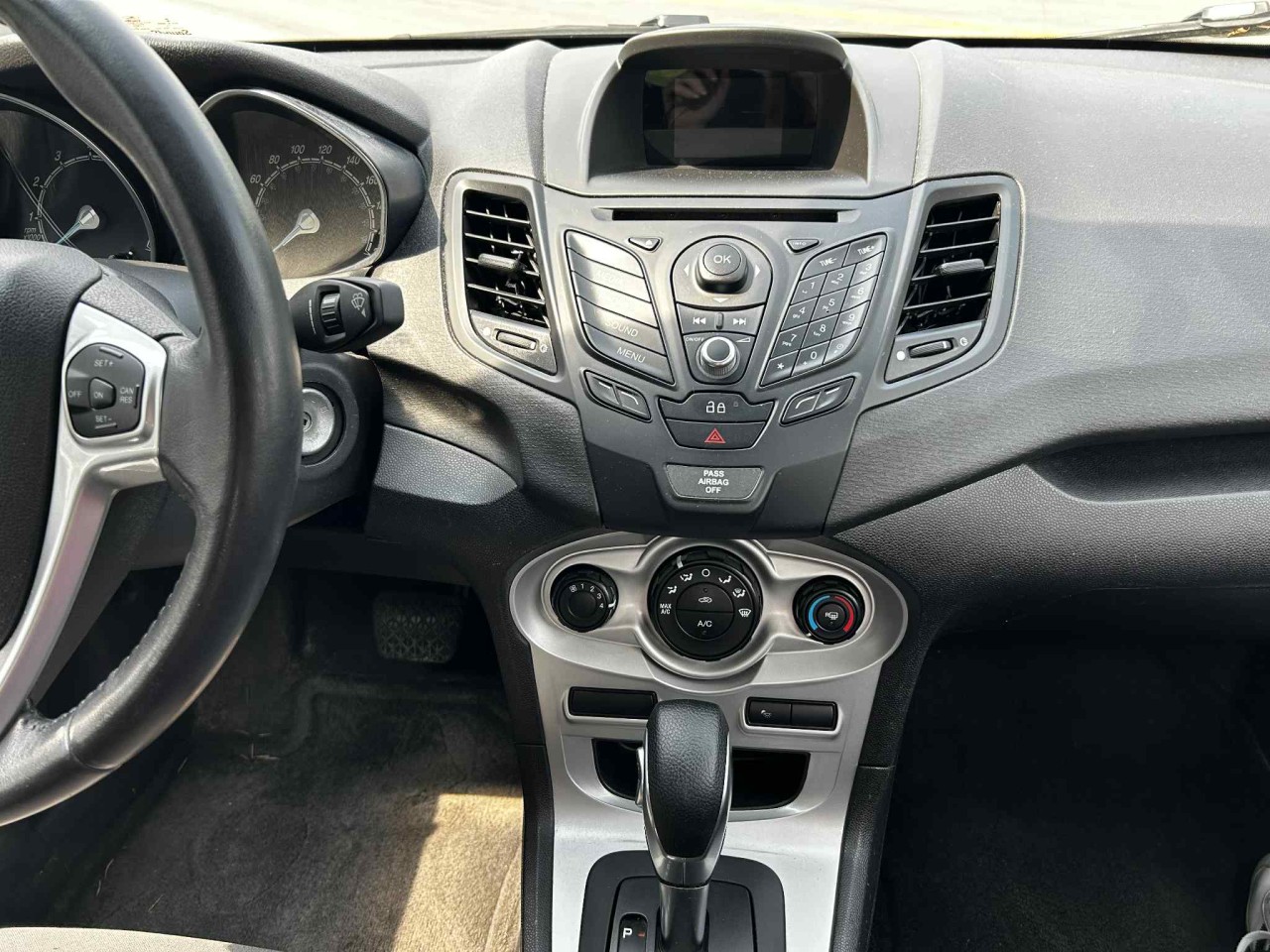 2015 Ford Fiesta SE Main Image