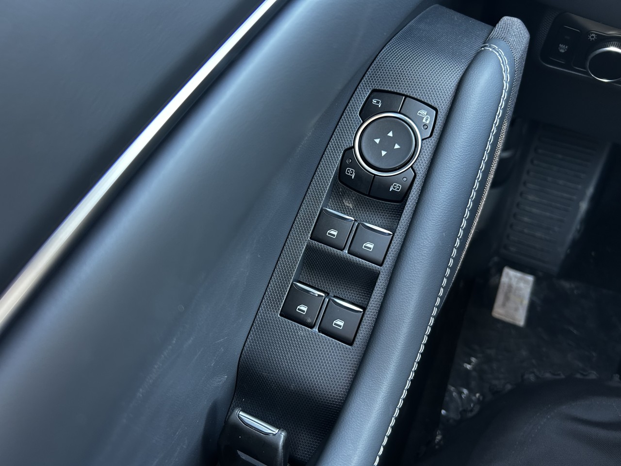 2024 Ford Mustang Mach-E SELECT AWD Main Image