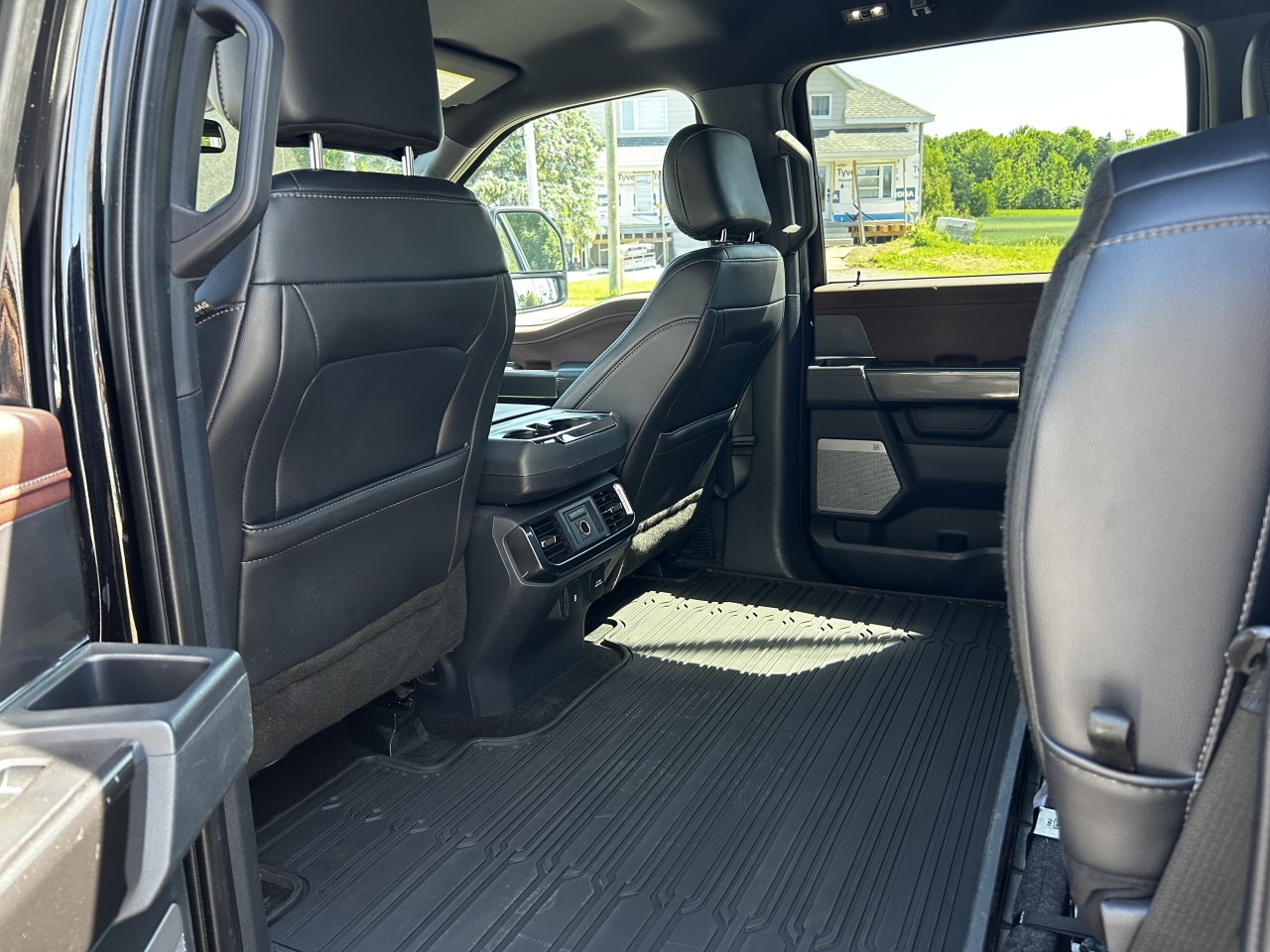 2021 Ford F-150 LARIAT Main Image