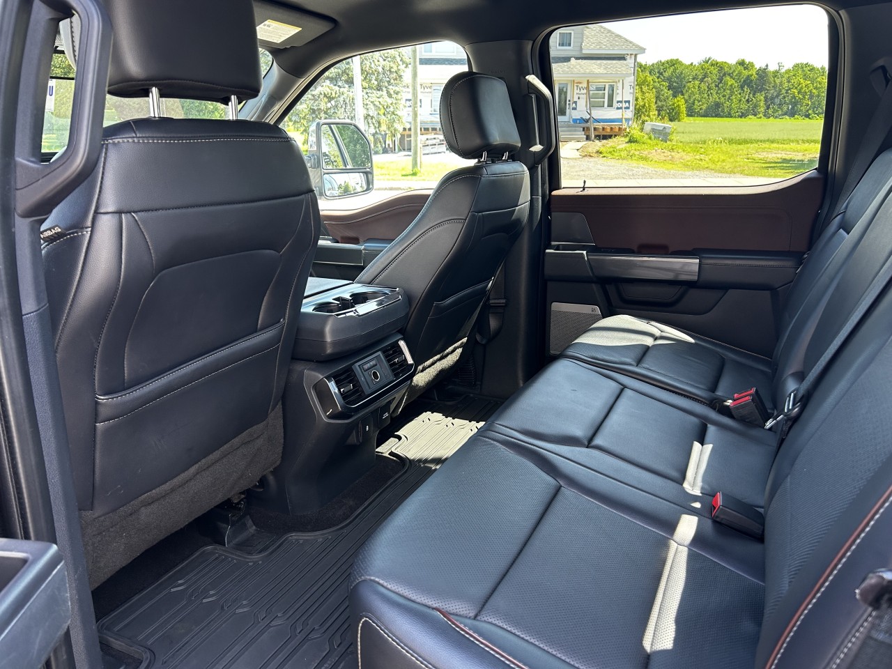 2021 Ford F-150 LARIAT Main Image