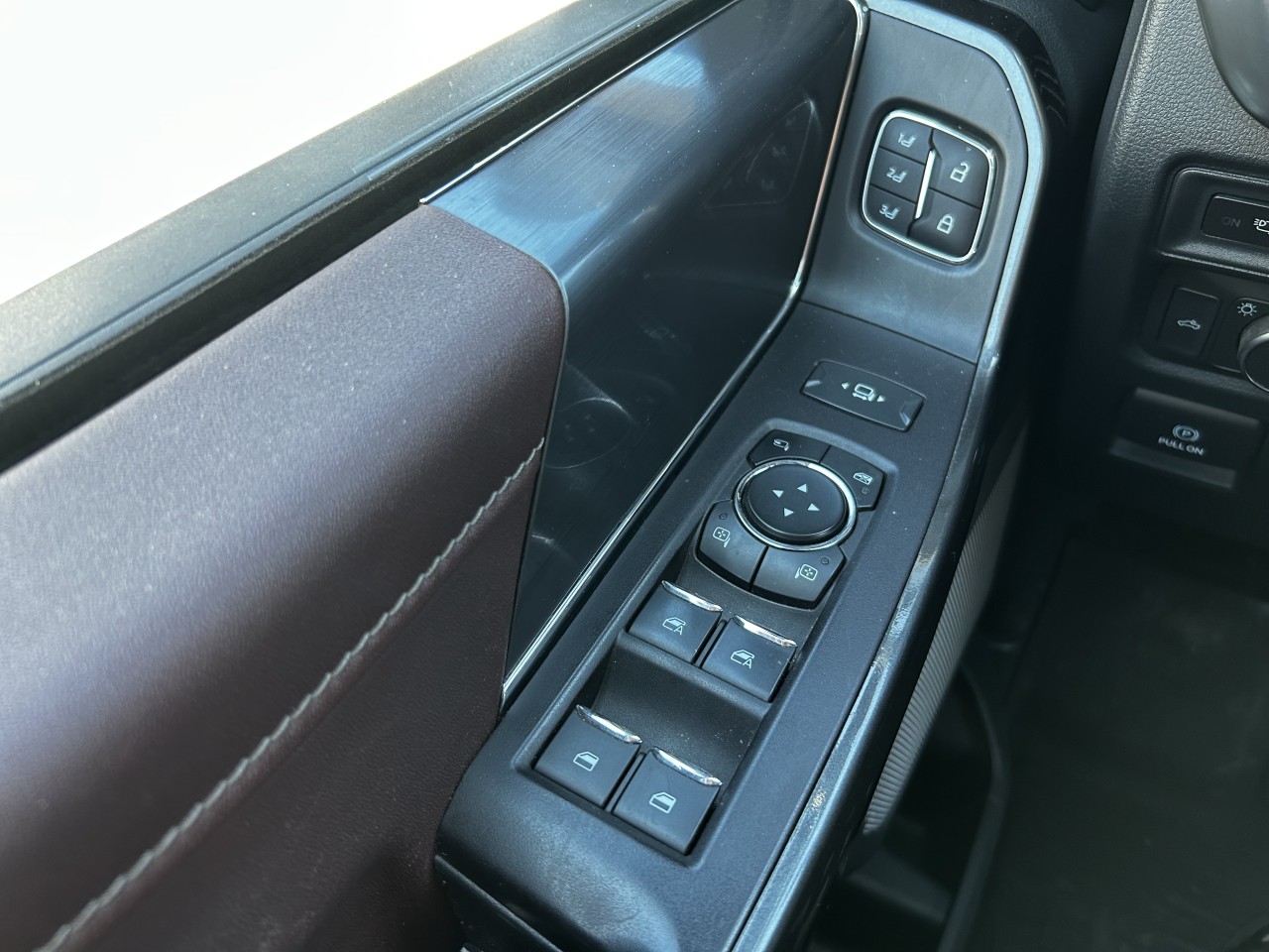 2021 Ford F-150 LARIAT Main Image