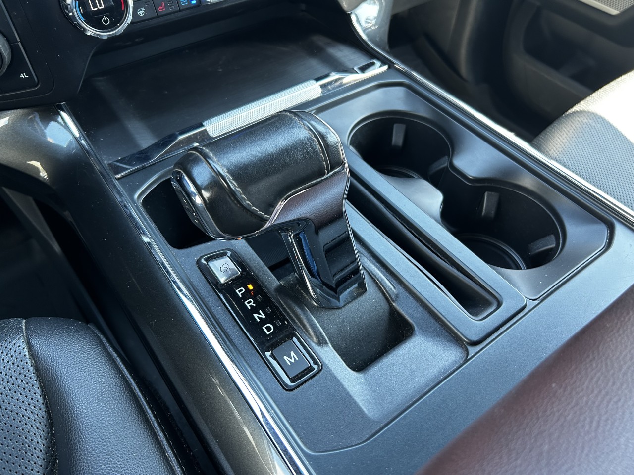 2021 Ford F-150 LARIAT Main Image