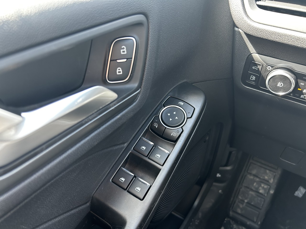 2025 Ford Escape PHEV Main Image