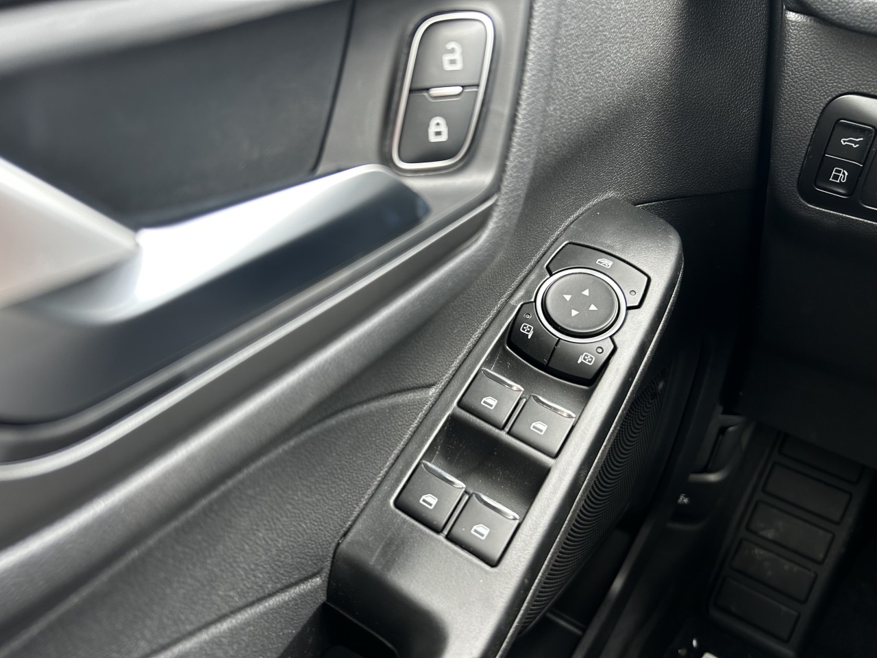 2025 Ford Escape PHEV Main Image