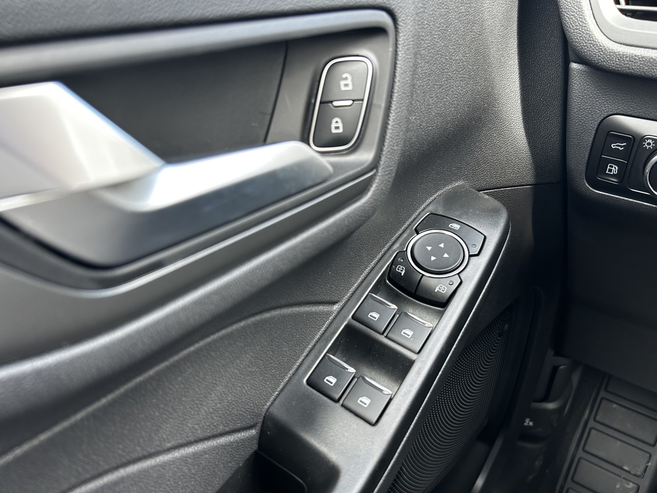 2025 Ford Escape PHEV Main Image