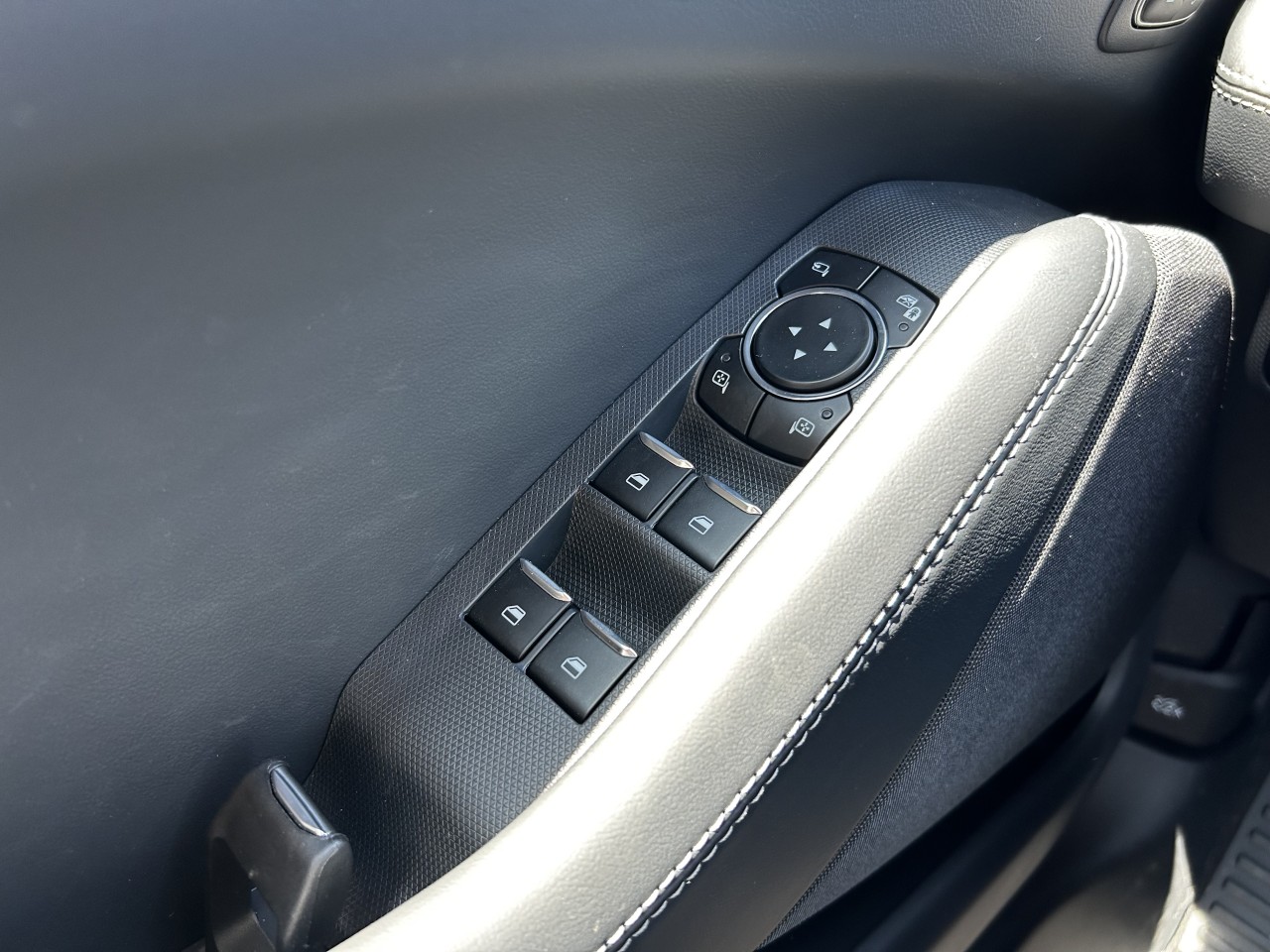 2024 Ford Mustang Mach-E SELECT AWD Main Image
