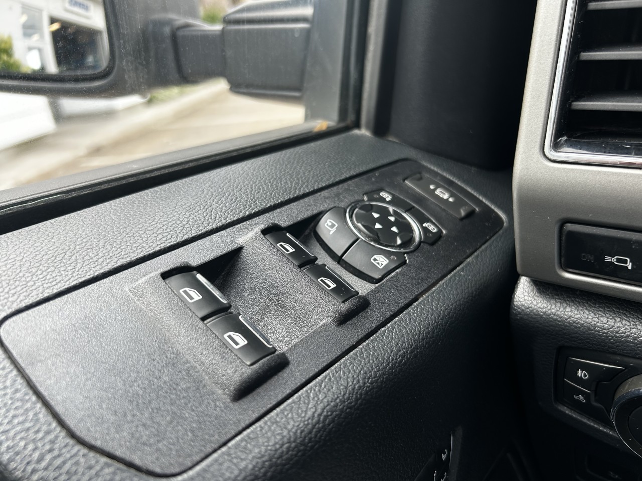 2022 Ford F-250 Super Duty LARIAT ULTIMATE **SANS INSPECTION/BALANCE** Main Image