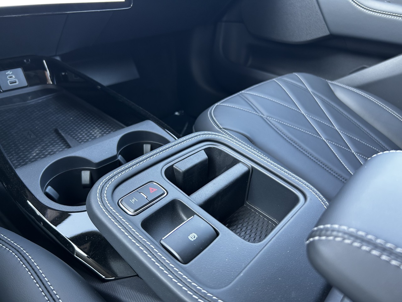 2025 Ford Mustang Mach-E SELECT AWD Main Image