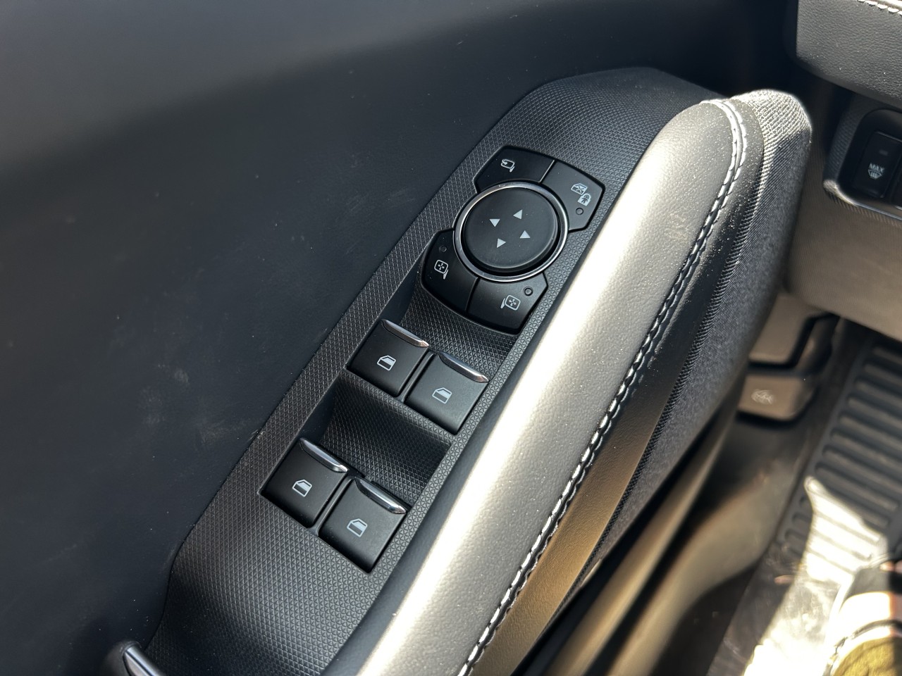 2025 Ford Mustang Mach-E PREMIUM AWD Main Image