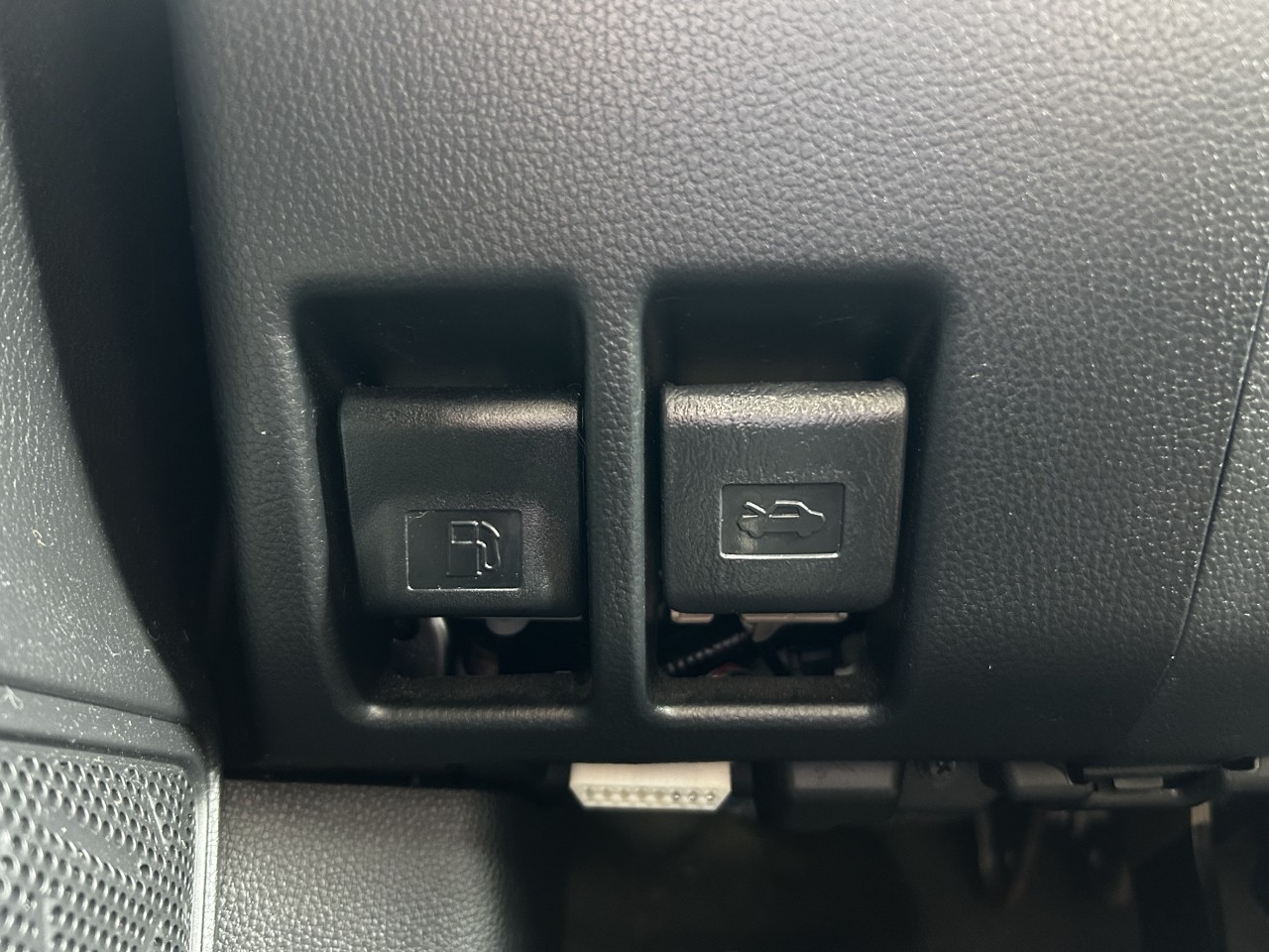 2020 Toyota RAV4 LE Main Image