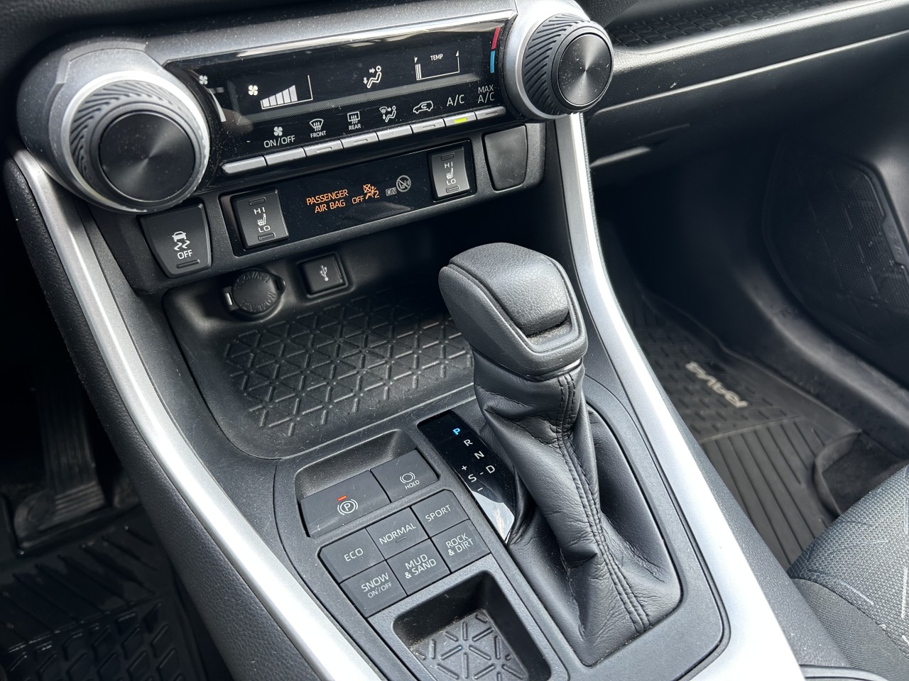 2020 Toyota RAV4 LE Main Image