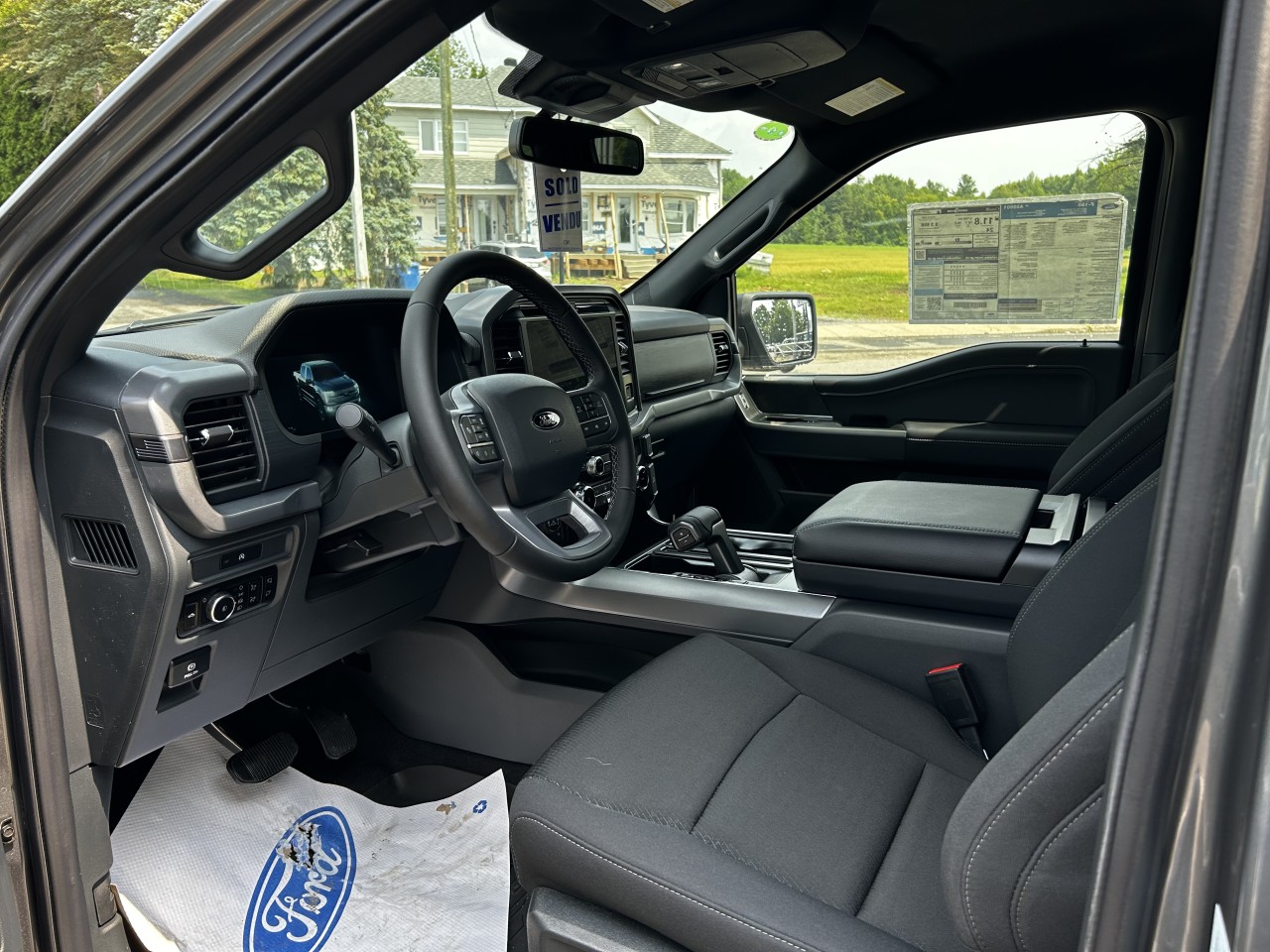 2025 Ford F-150 XLT Main Image