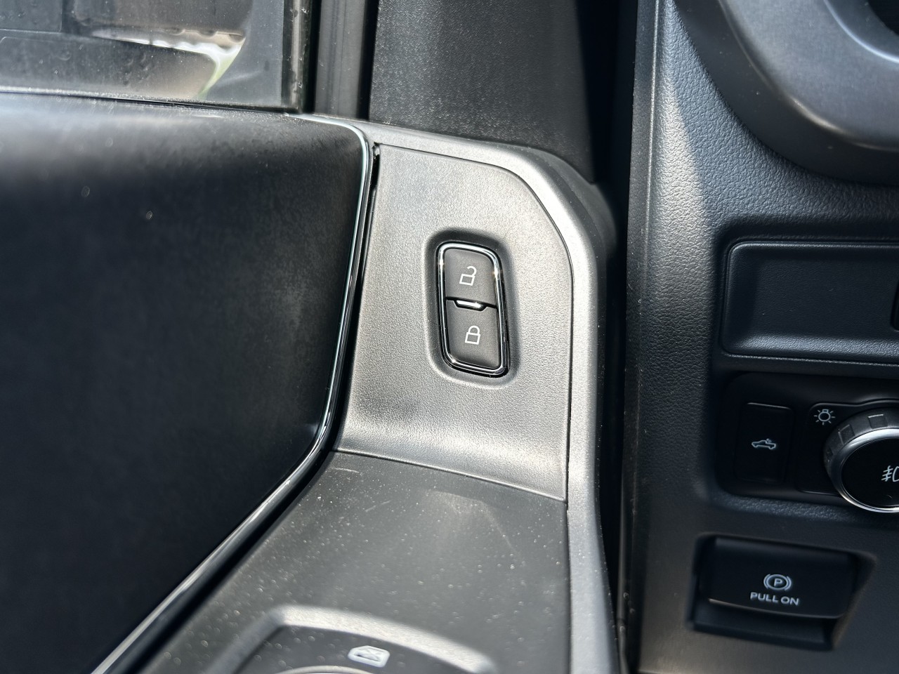2025 Ford F-150 XLT Main Image