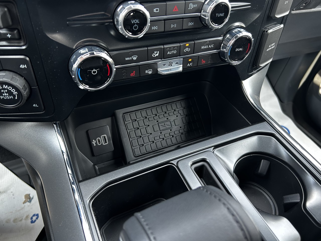 2025 Ford F-150 XLT Main Image