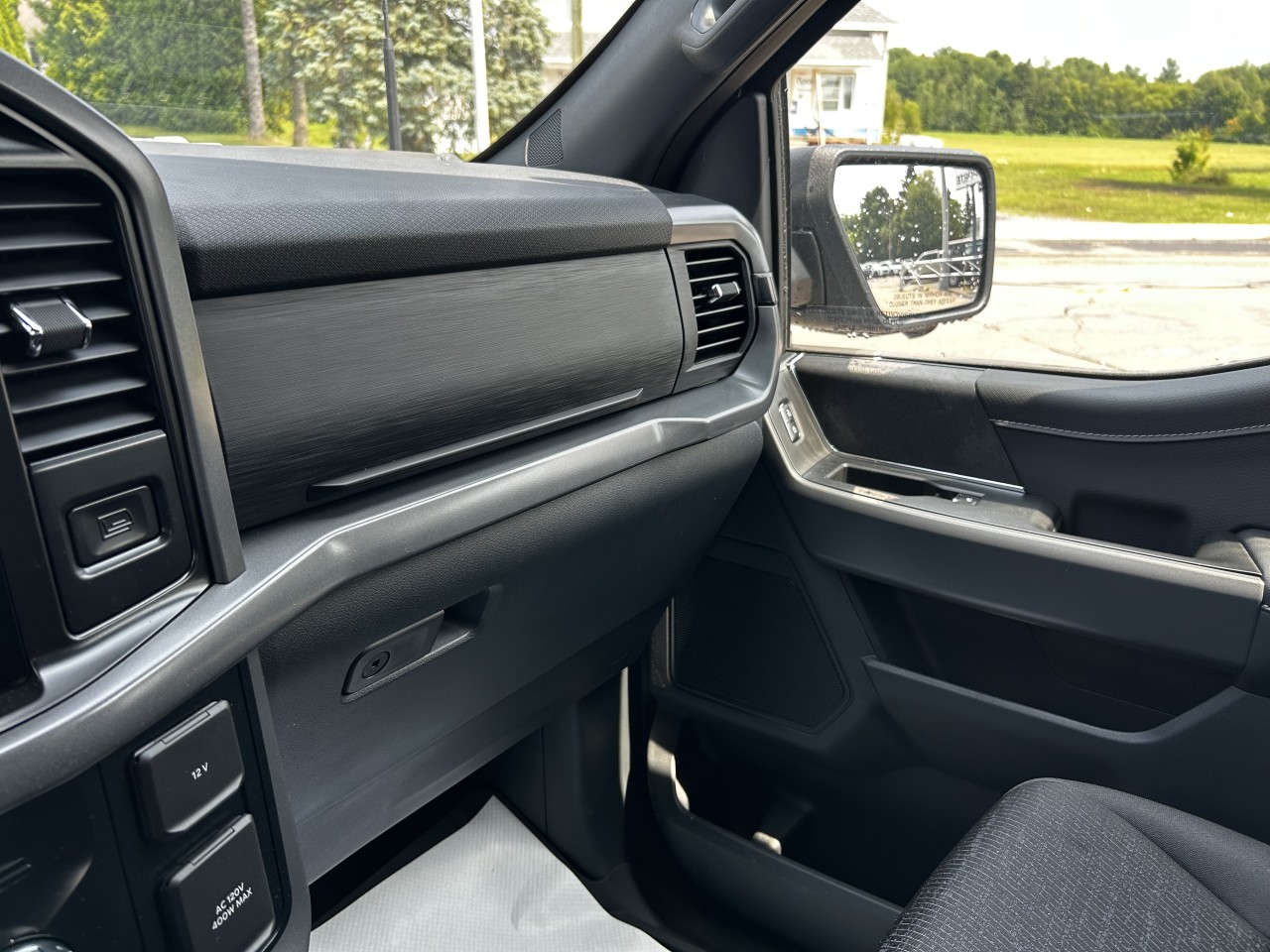 2025 Ford F-150 XLT Main Image