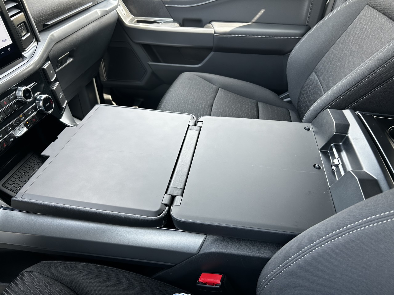 2025 Ford F-150 XLT Main Image