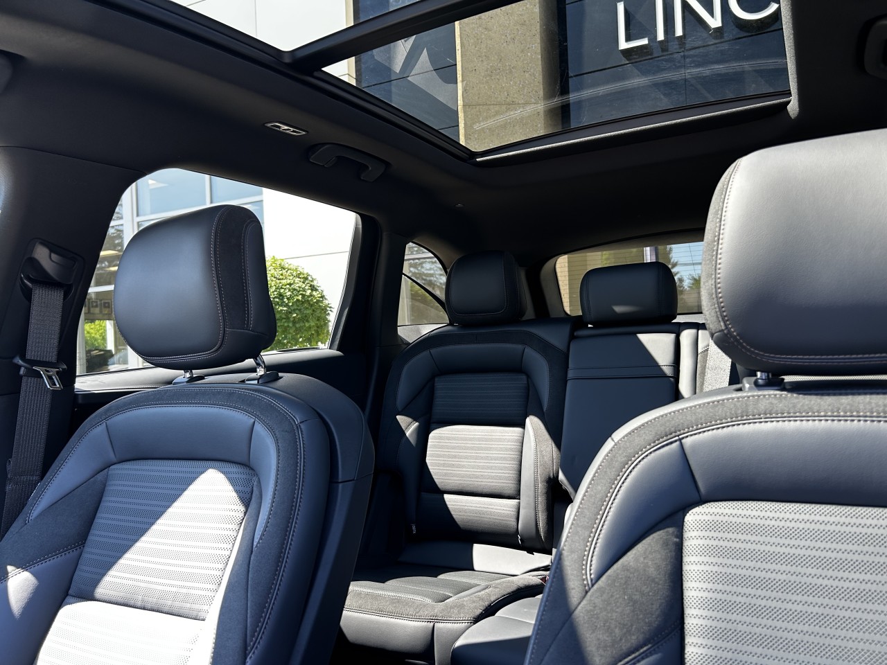 2025 Lincoln Nautilus Reserve Main Image