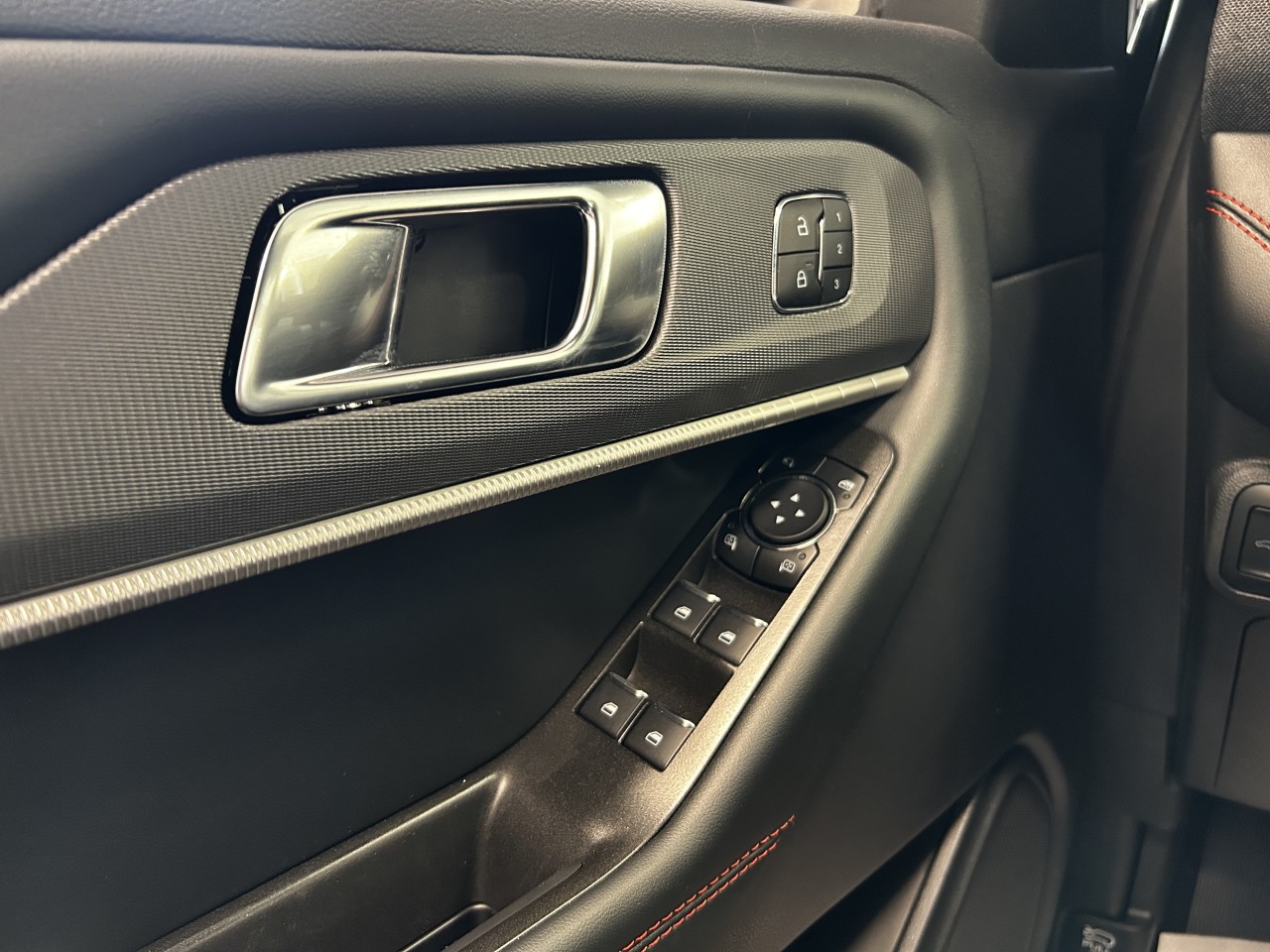 2025 Ford Explorer ST-Line Main Image