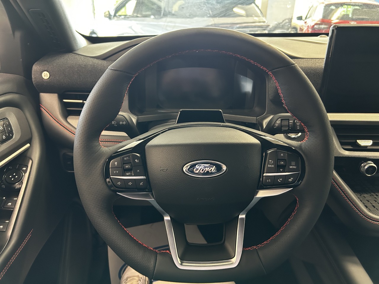 2025 Ford Explorer ST-Line Main Image