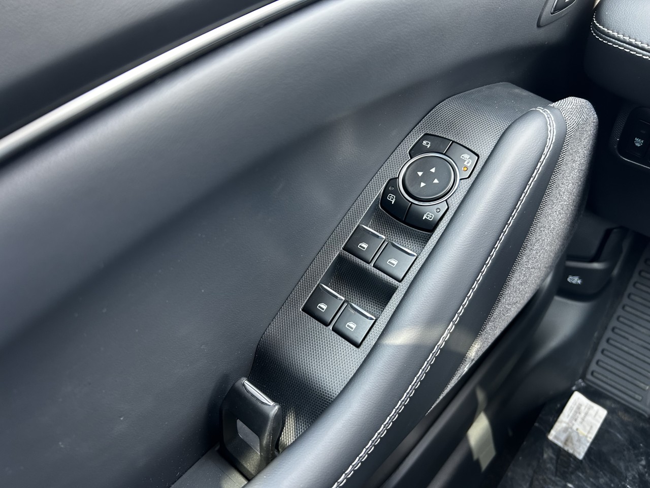 2025 Ford Mustang Mach-E PREMIUM Main Image
