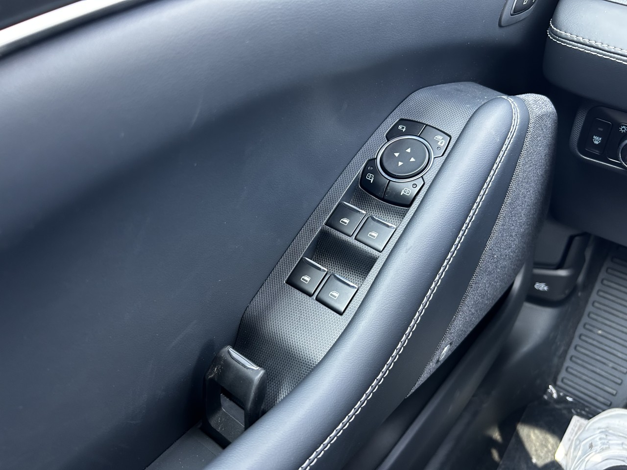2025 Ford Mustang Mach-E PREMIUM AWD Main Image