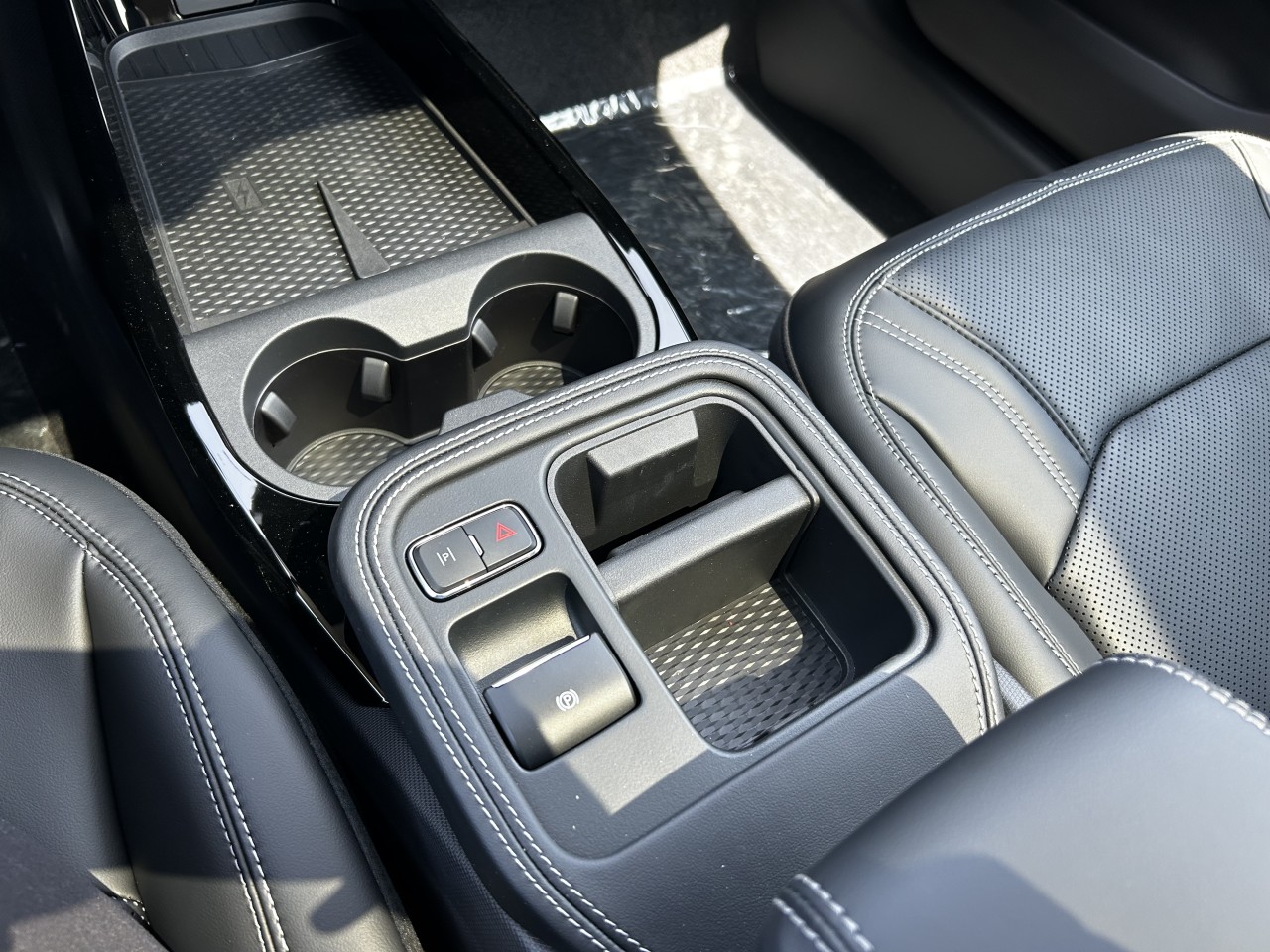 2025 Ford Mustang Mach-E PREMIUM AWD Main Image