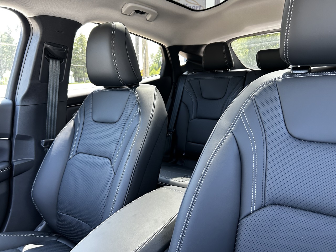 2025 Ford Mustang Mach-E PREMIUM AWD Main Image