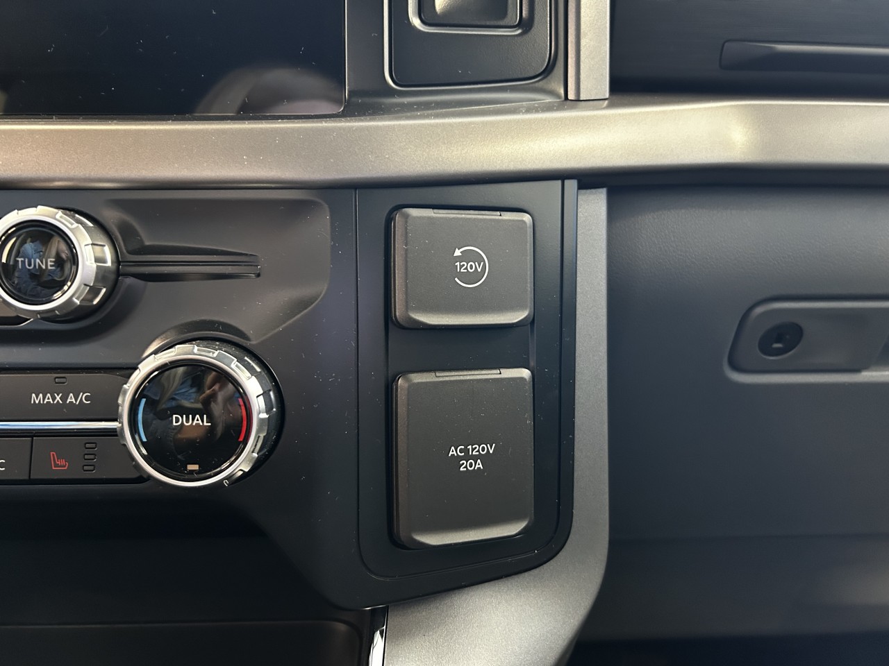 2024 Ford F-150 XLT Main Image