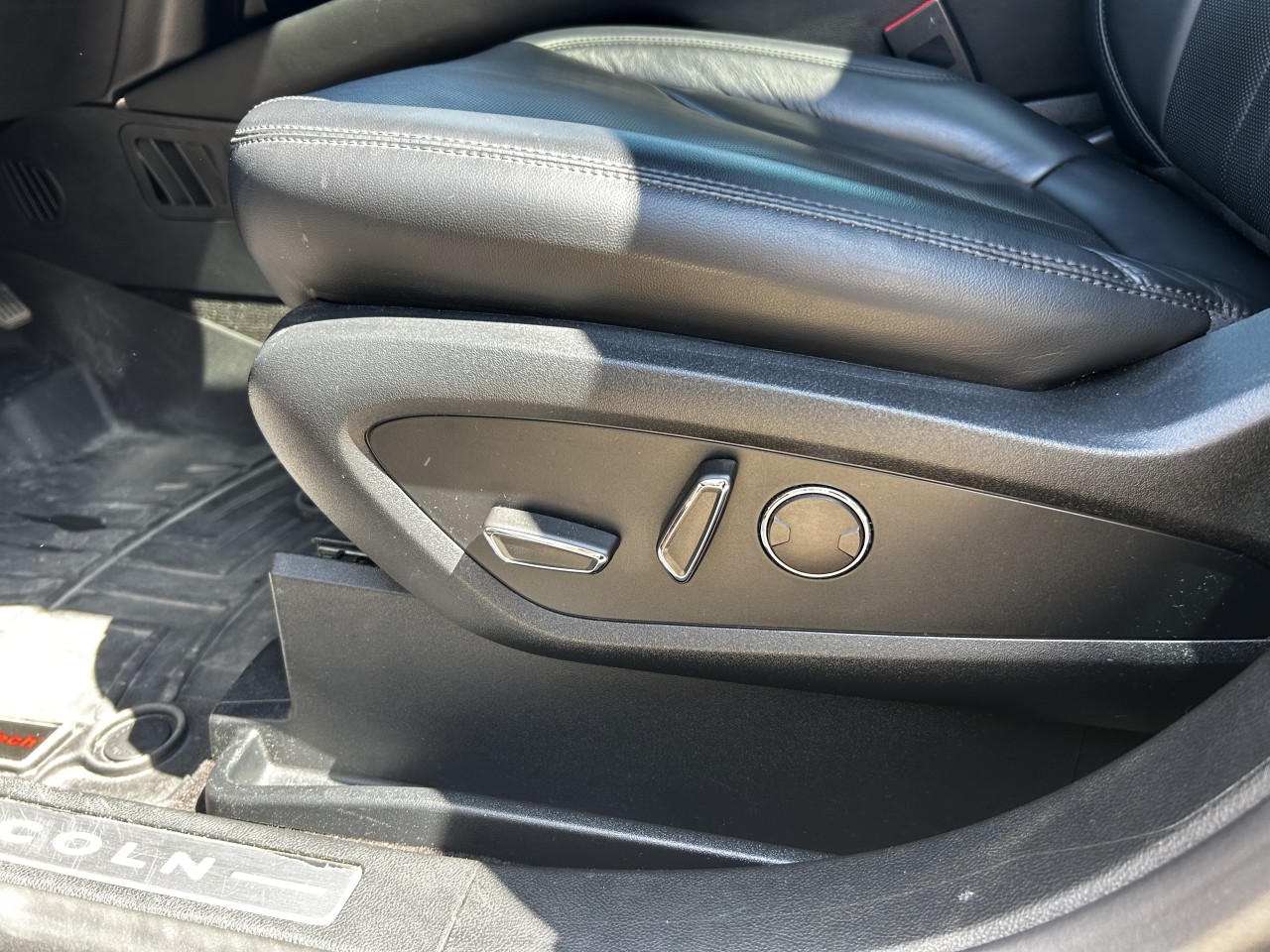 2020 Lincoln Nautilus Reserve Main Image