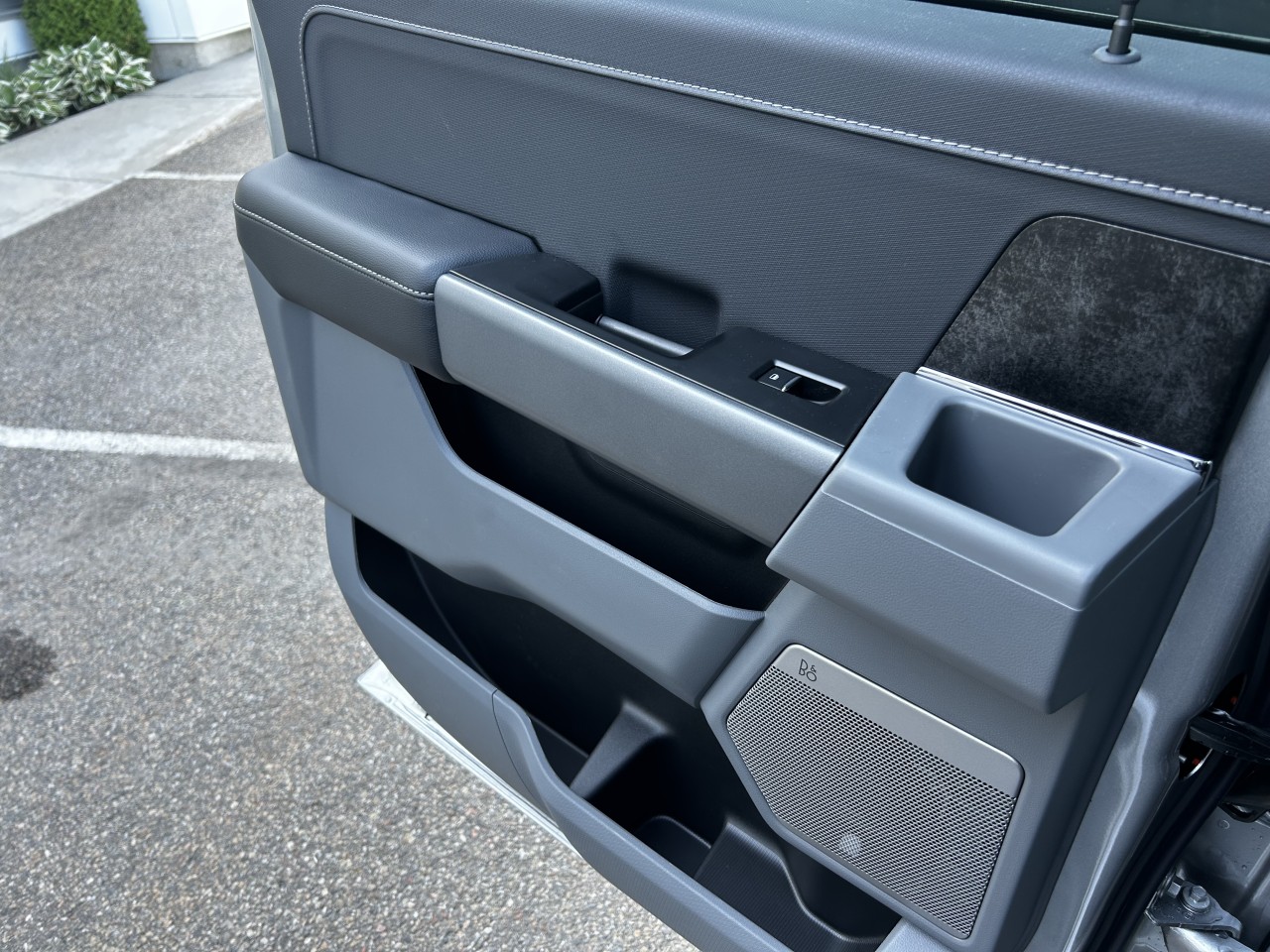 2025 Ford F-150 Lightning FLASH 4x4 Main Image