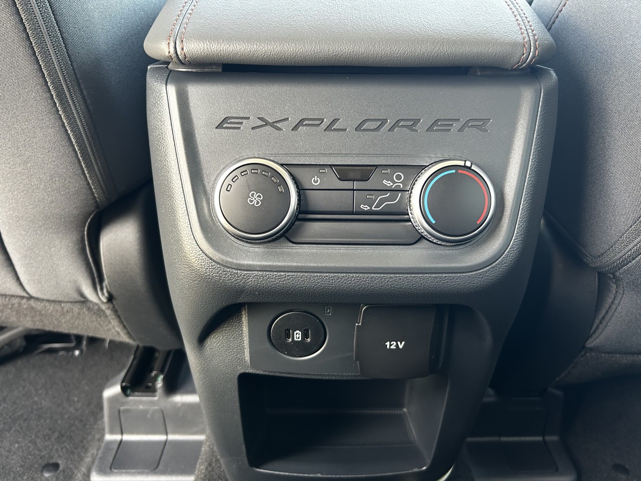 2025 Ford Explorer Active Main Image