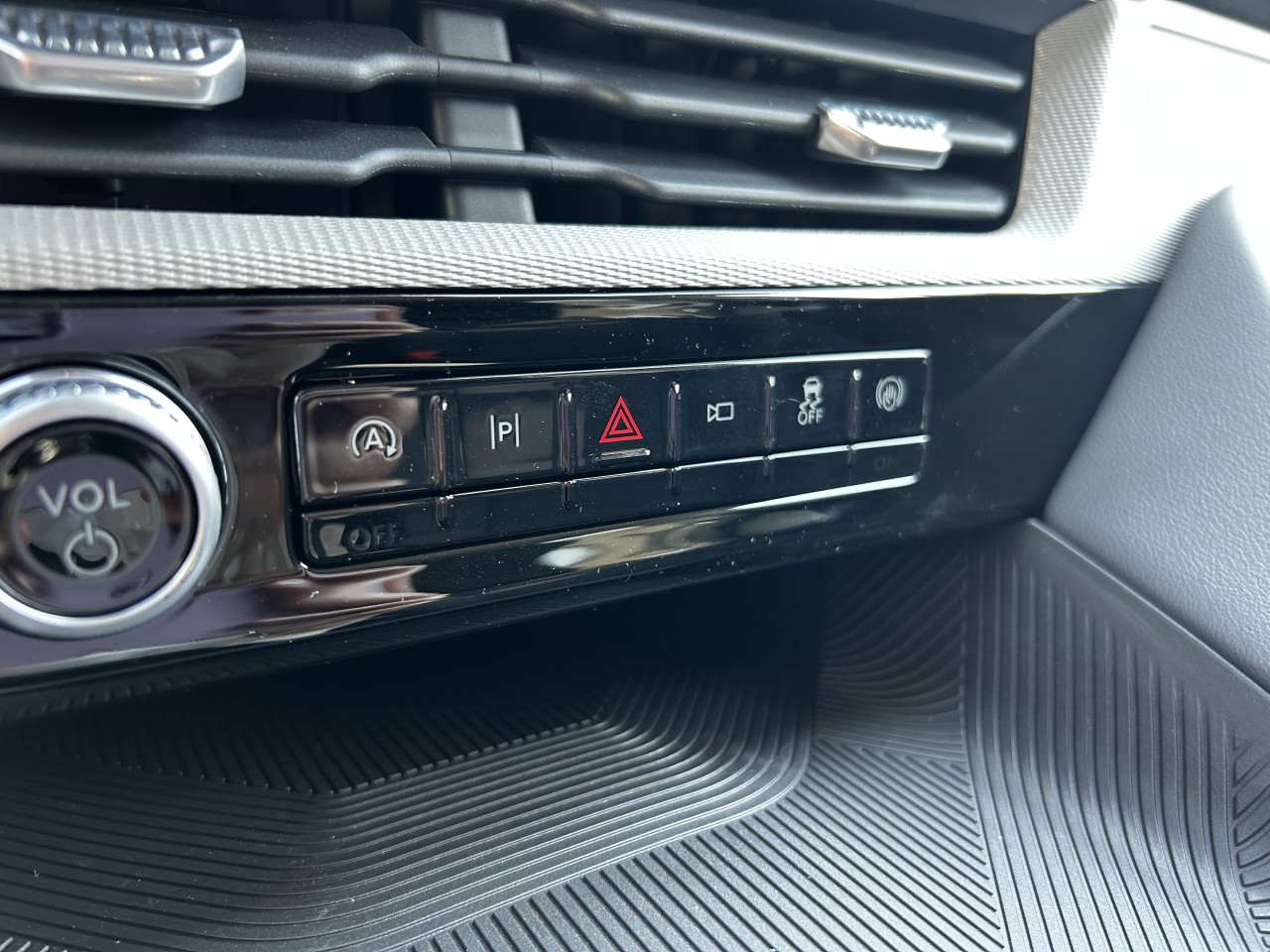 2025 Ford Explorer Active Main Image